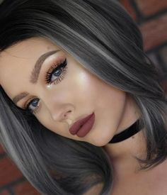 Best Makeup and Hair Colors that Would Go well with Dark Gray Clothes